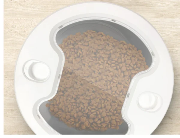 Distributeur de croquettes connecté pour chien